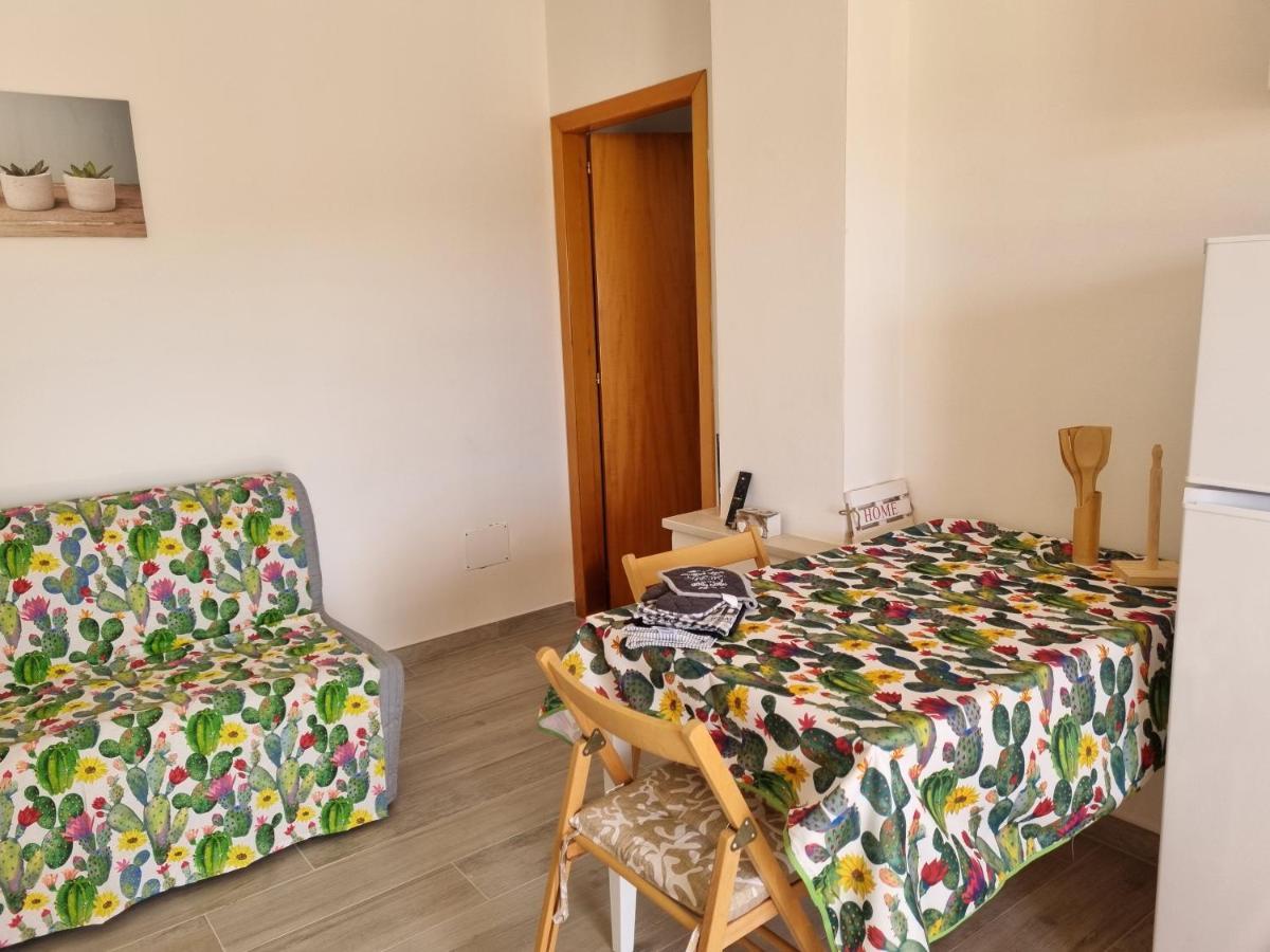 Le Case Di Pat - Palms Home San Pietro in Bevagna Bagian luar foto
